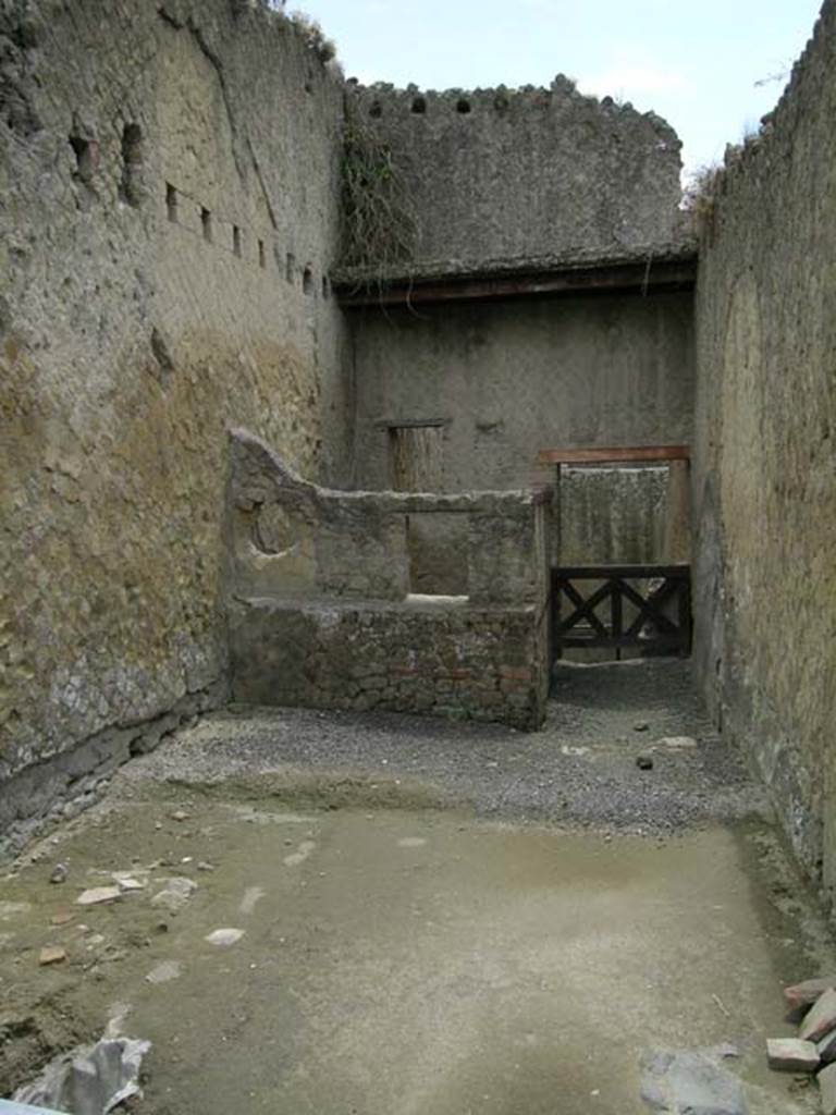 Ins Or II, 15, Herculaneum. June 2006. Looking east across workshop room.
Photo courtesy of Nicolas Monteix.